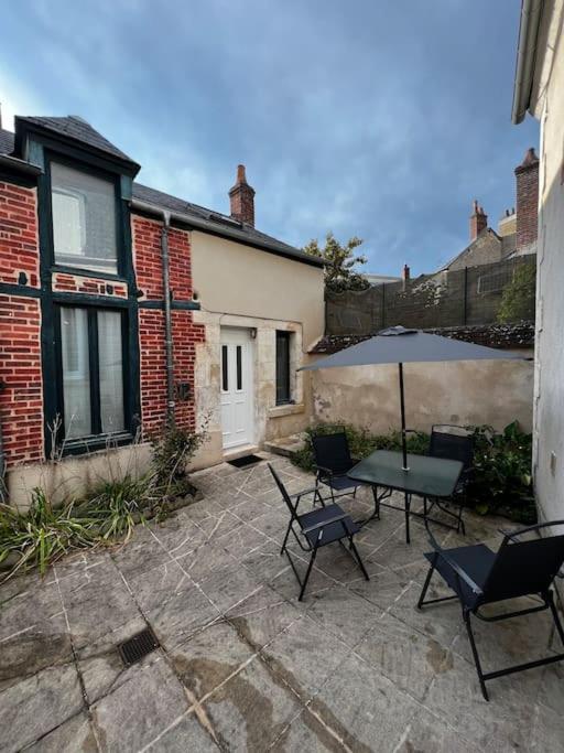 Appartement T2 Avec Terrasse Proche Cathedrale Bourges Exterior photo
